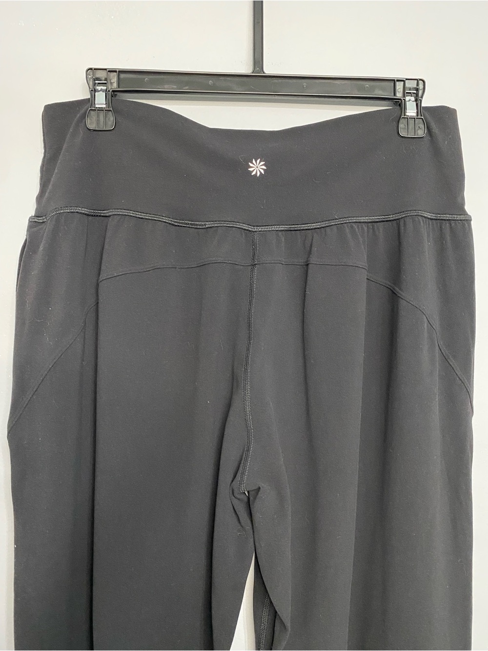 Athleta Salutation Black Jogger Women’s Size L - Picture 7 of 8